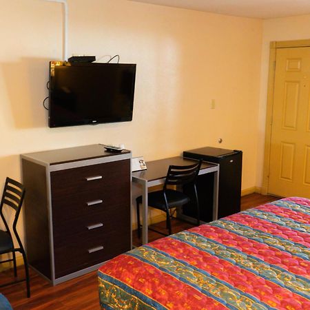 Colonial Inn Hammond Bagian luar foto