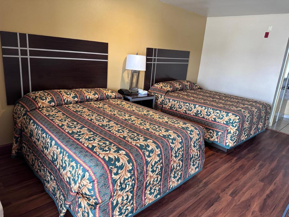 Colonial Inn Hammond Bagian luar foto