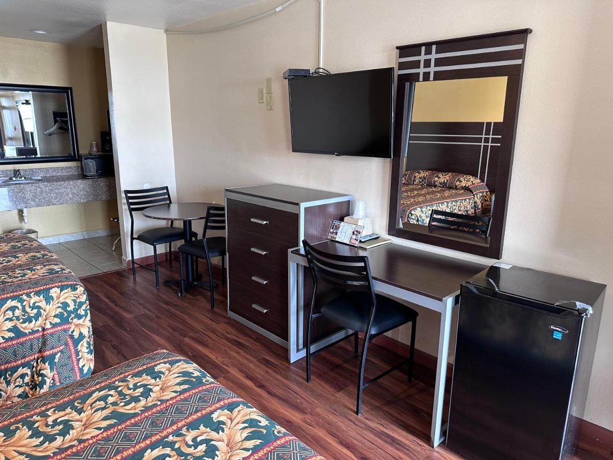 Colonial Inn Hammond Bagian luar foto