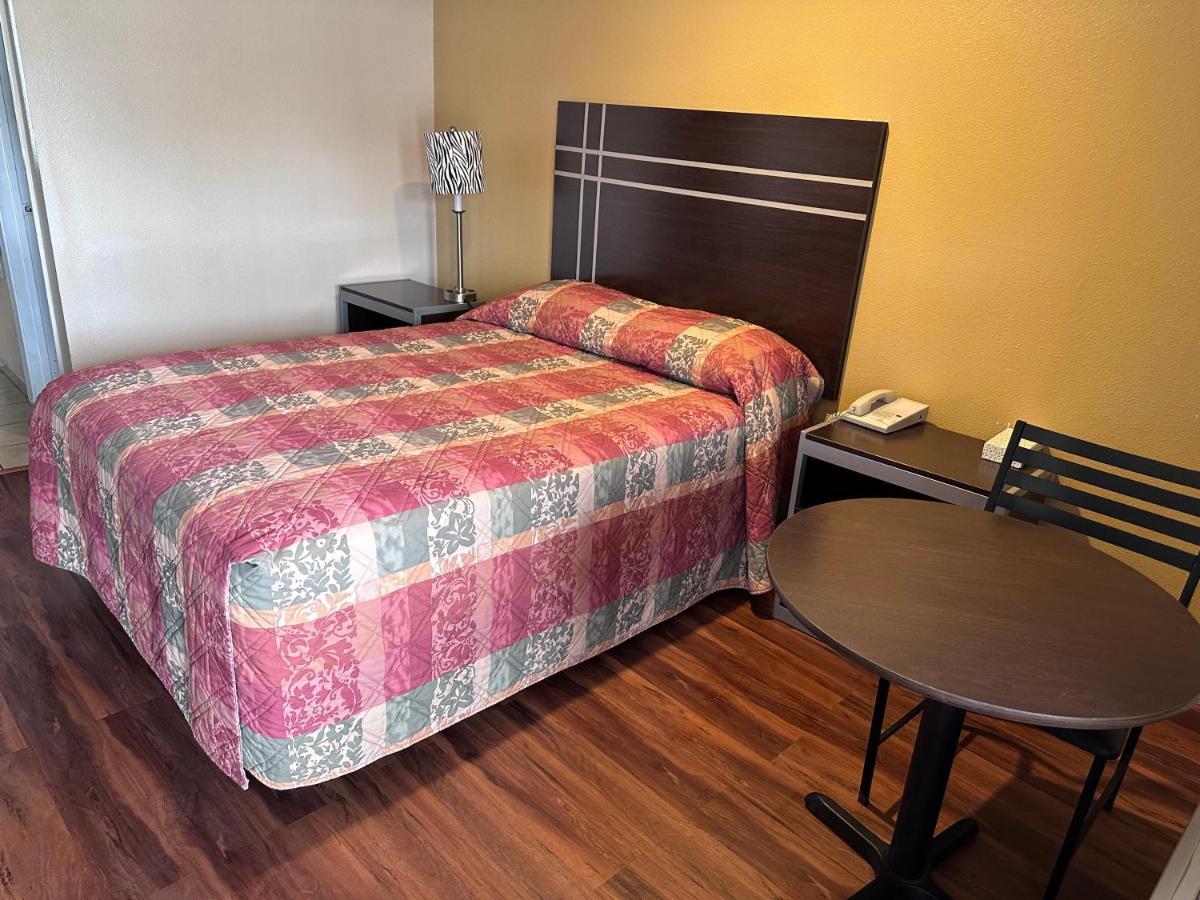 Colonial Inn Hammond Bagian luar foto