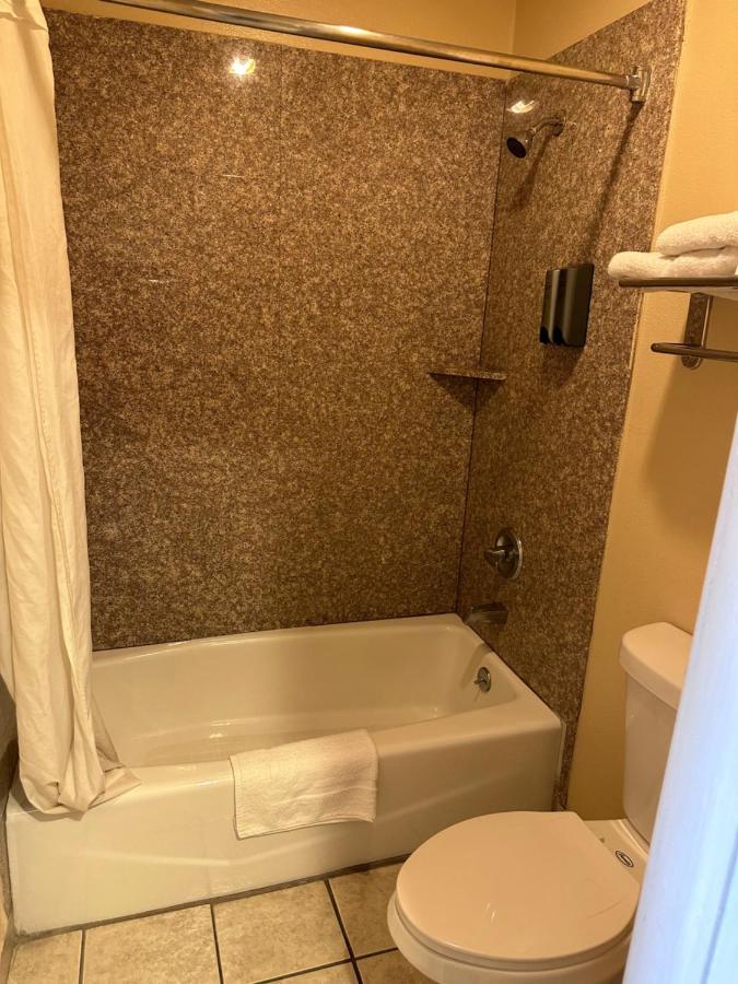 Colonial Inn Hammond Bagian luar foto