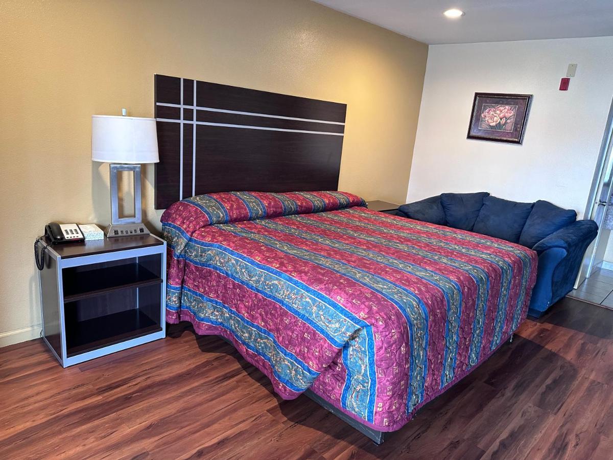 Colonial Inn Hammond Bagian luar foto