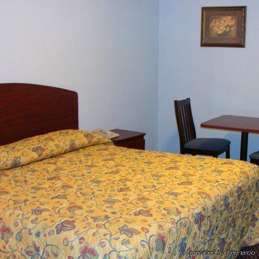 Colonial Inn Hammond Ruang foto