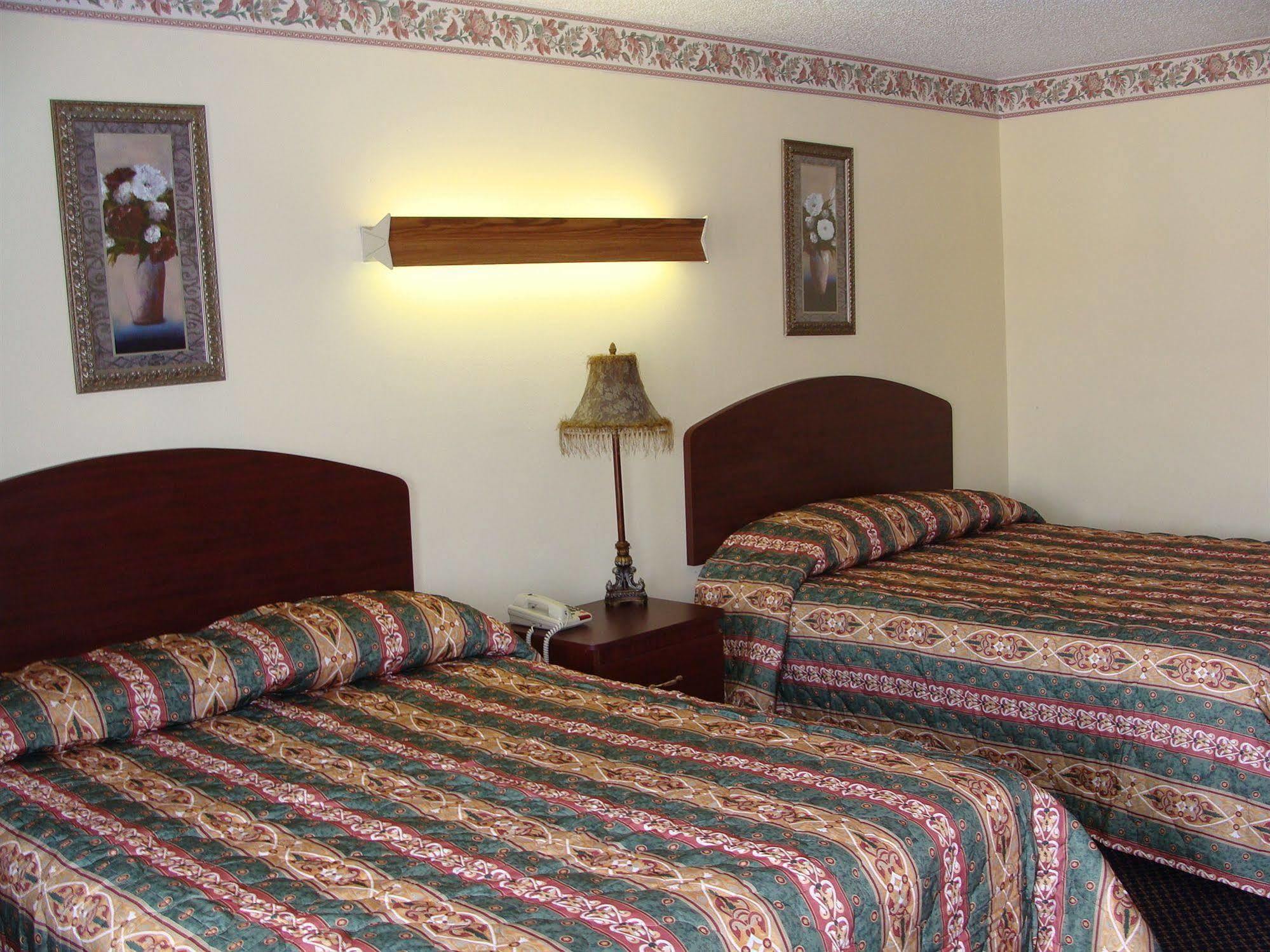 Colonial Inn Hammond Bagian luar foto