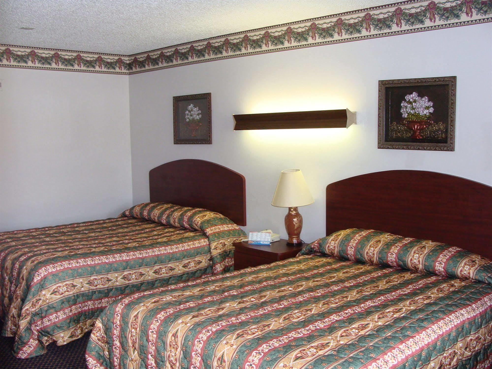 Colonial Inn Hammond Bagian luar foto