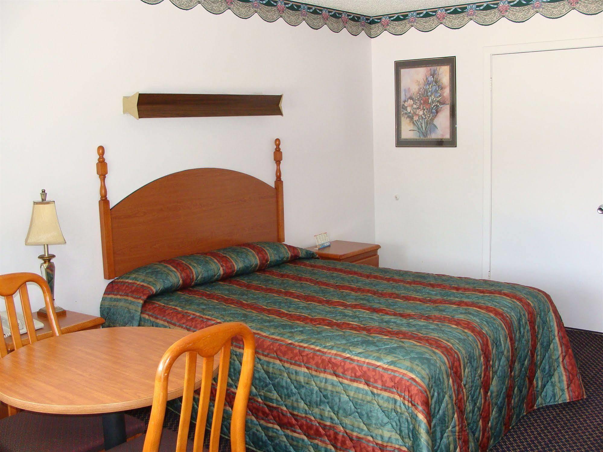 Colonial Inn Hammond Bagian luar foto