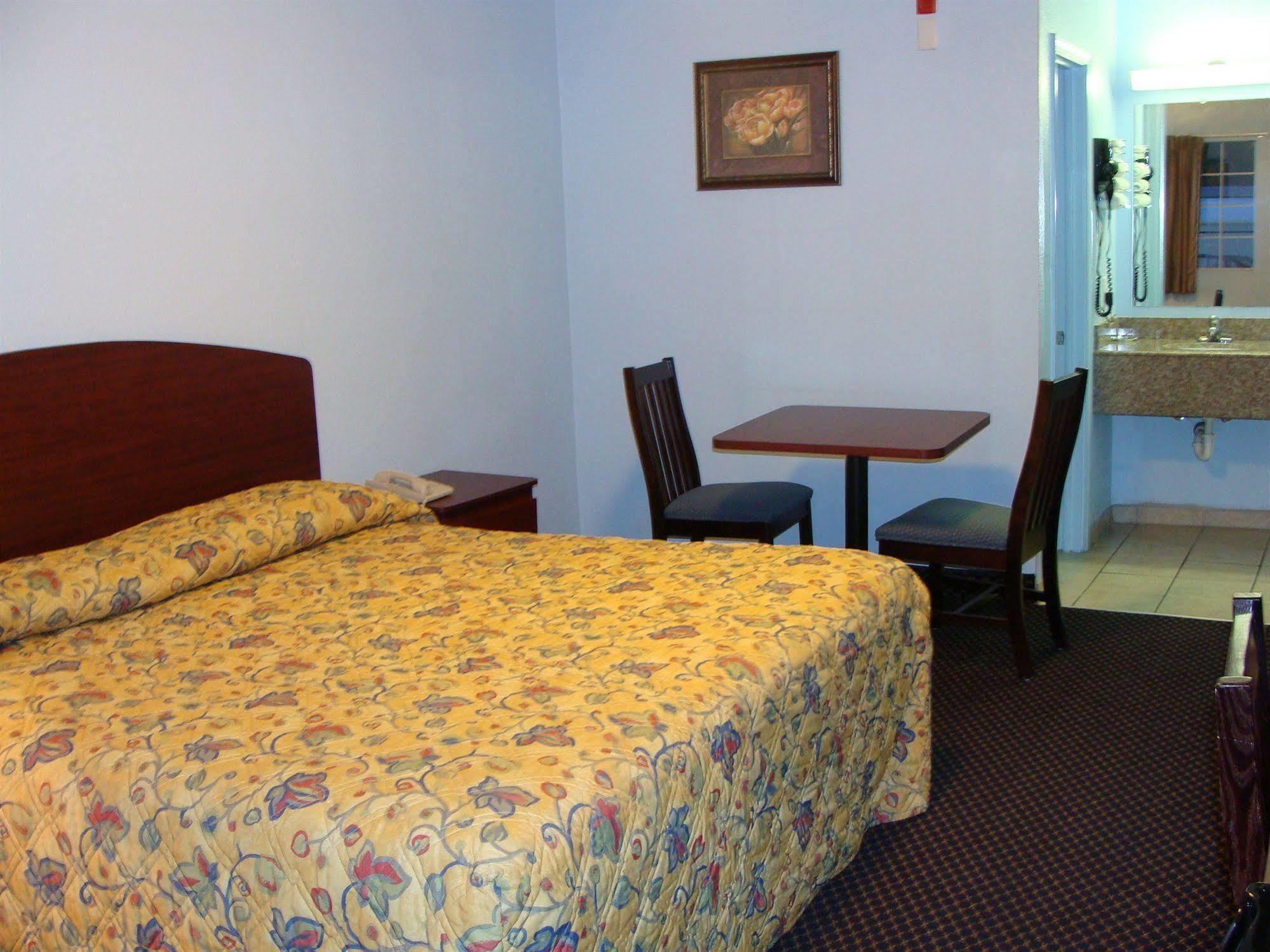 Colonial Inn Hammond Bagian luar foto