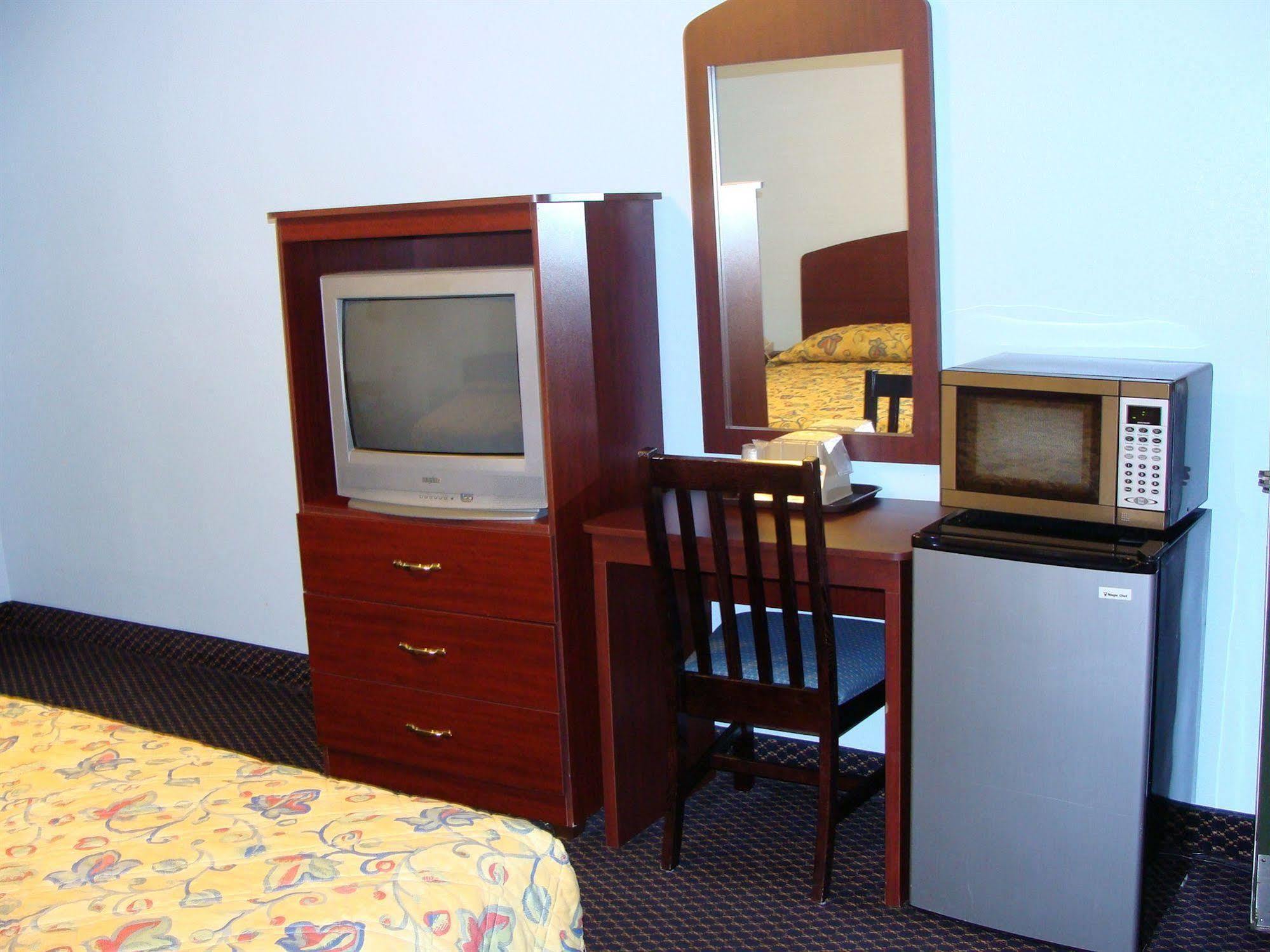 Colonial Inn Hammond Bagian luar foto