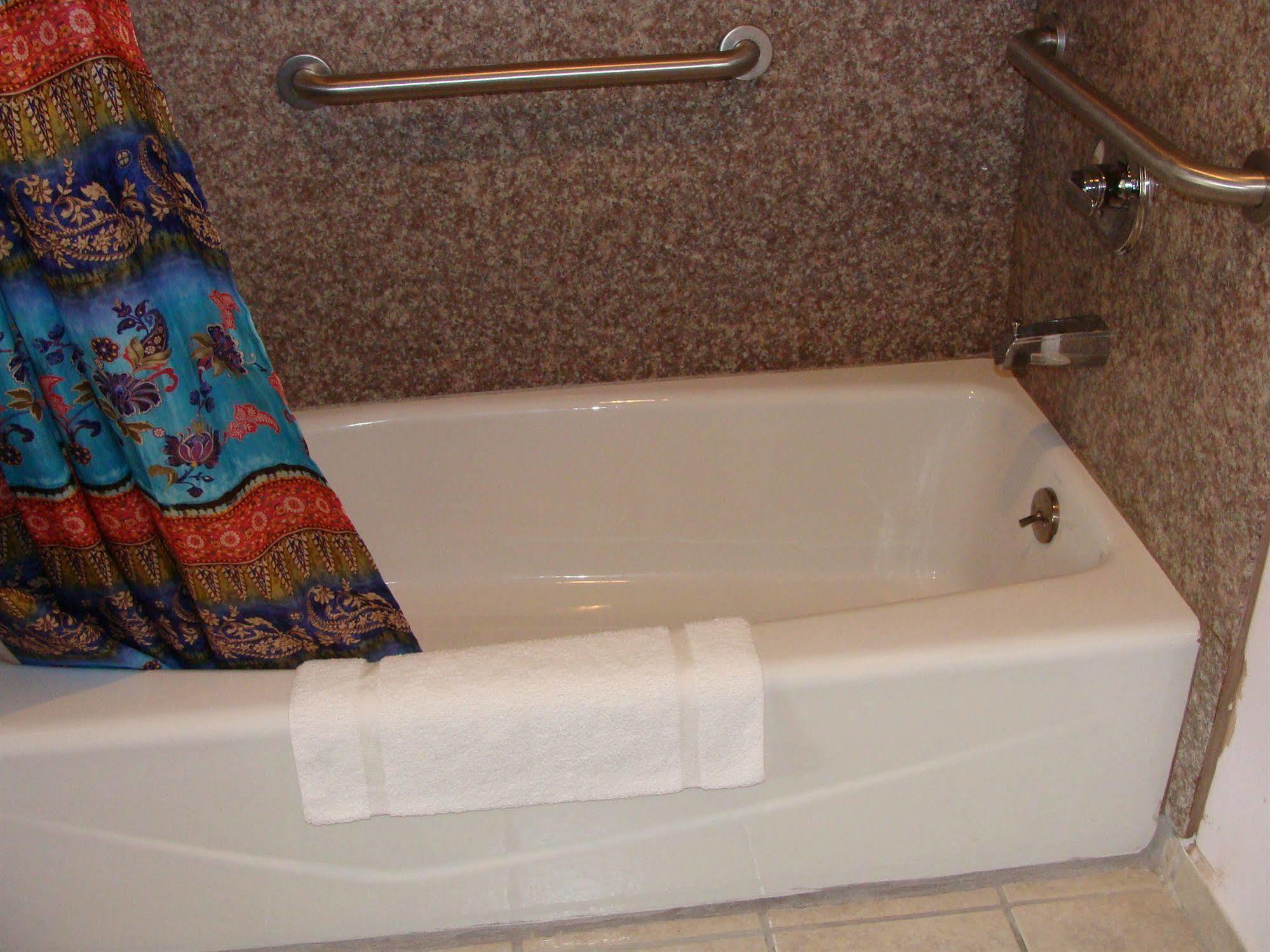 Colonial Inn Hammond Bagian luar foto