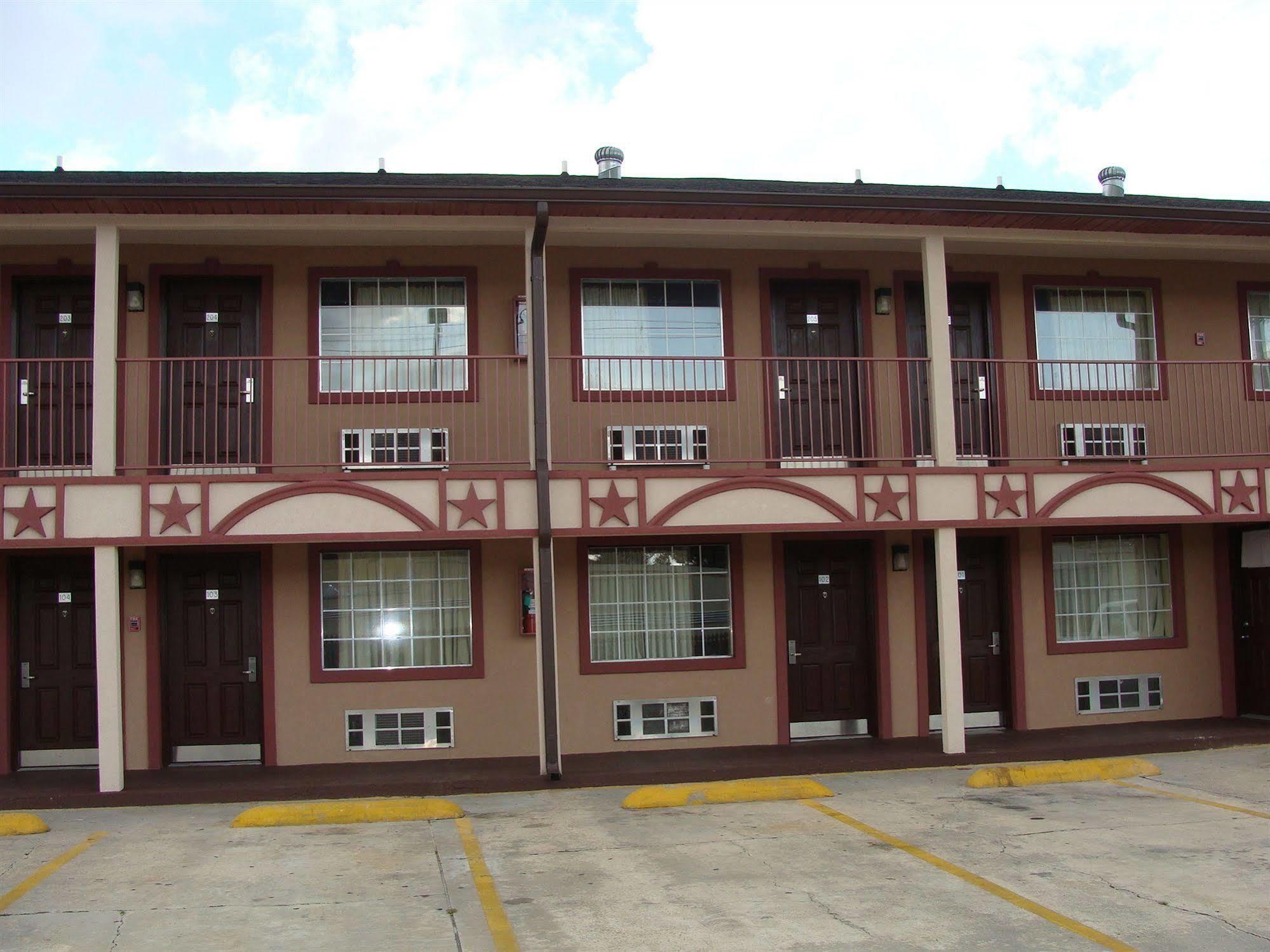 Colonial Inn Hammond Bagian luar foto